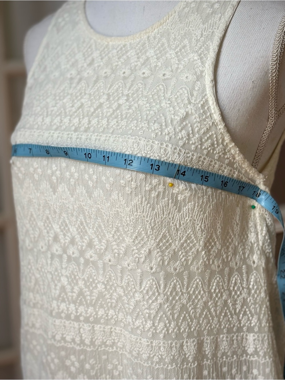 Pins and Needles Ivory Lace Shift Dress Keyhole Back Small - Picture 6 of 9
